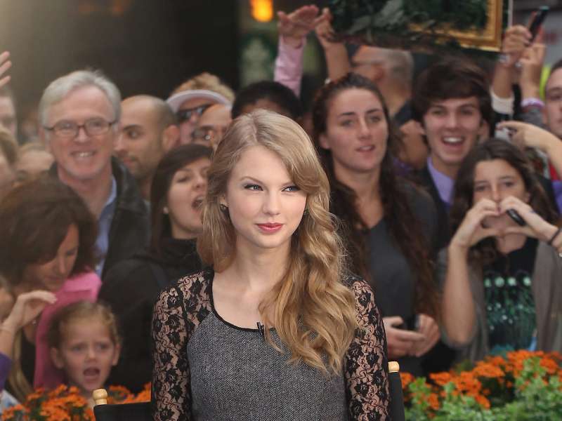 Taylor Swift On Good Morning America  Wallpaper