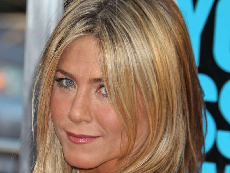 Jennifer Aniston At Horrible Bosses Premiere In Hollywood Wallpaper