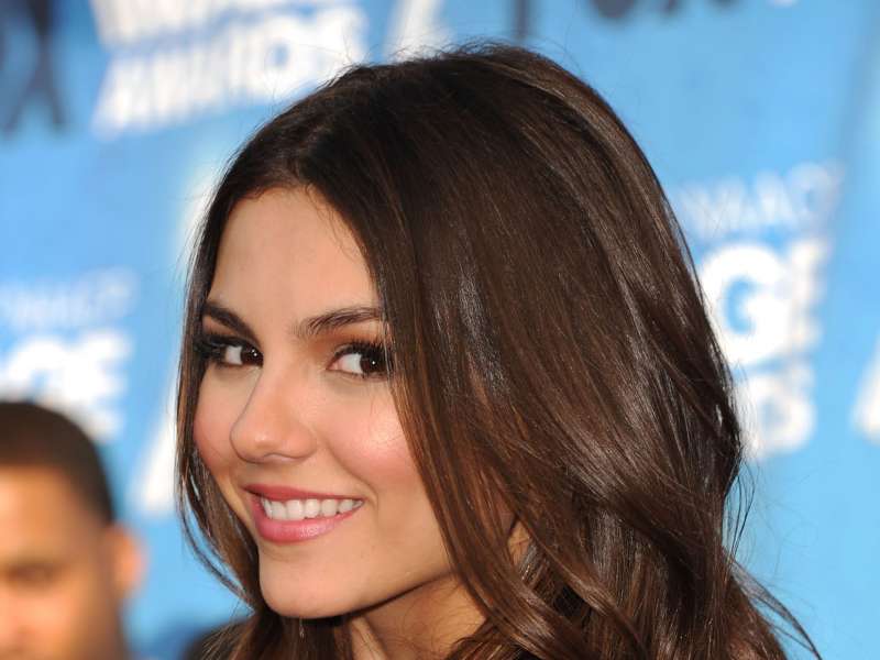 2 Victoria Justice Wallpaper