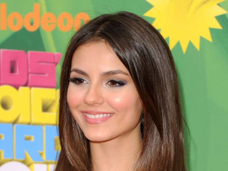 2 Victoria Justice Wallpaper