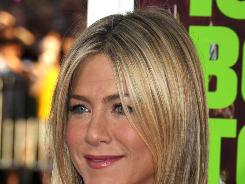 Jennifer Aniston At Horrible Bosses Premiere In Hollywood Wallpaper