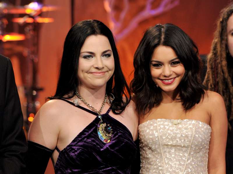 Vanessa Hudgens At Tonight Show With Jay Leno Wallpaper