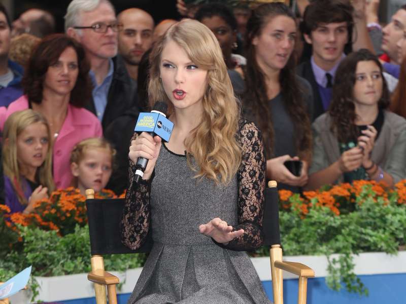 Taylor Swift On Good Morning America  Wallpaper