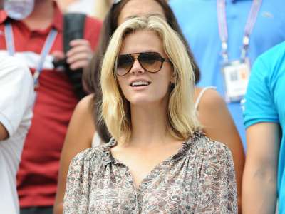 Brooklyn Decker Watching Tenis