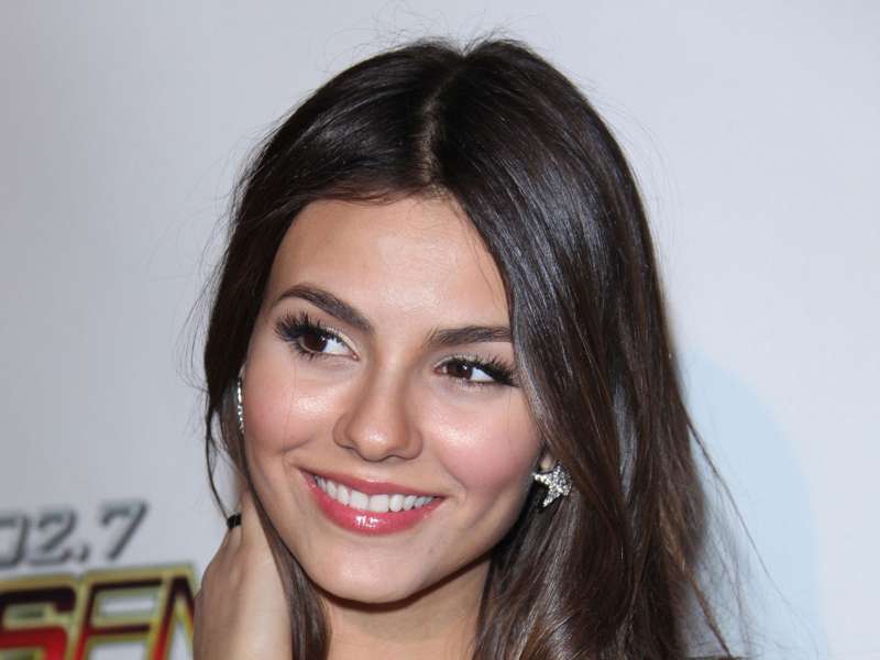 2 Victoria Justice Wallpaper