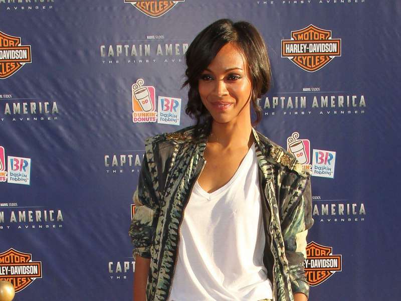 Zoe Saldana Premier Of Captain America Wallpaper