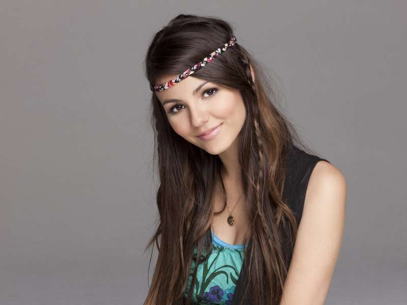 2 Victoria Justice Wallpaper