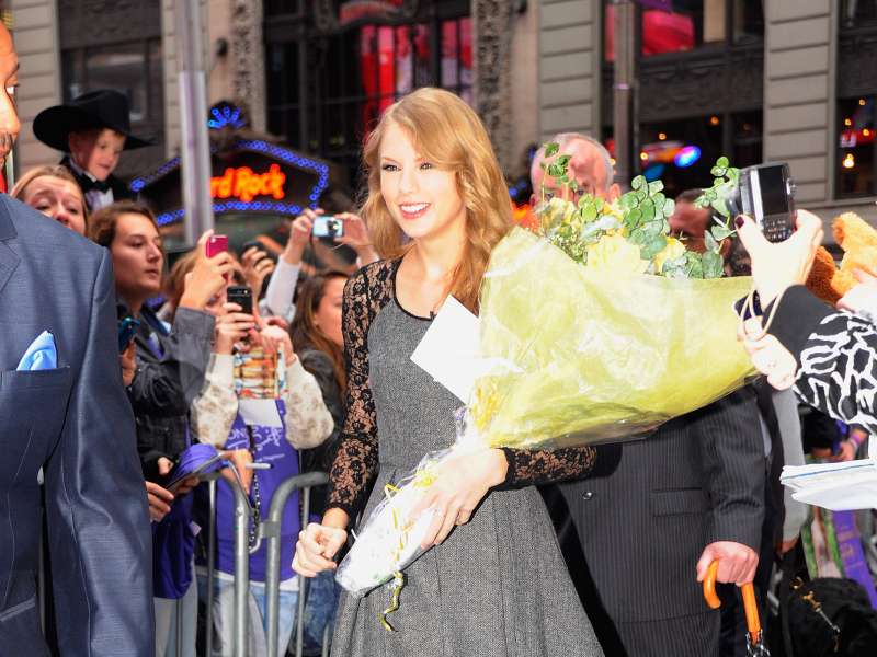 Taylor Swift On Good Morning America  Wallpaper