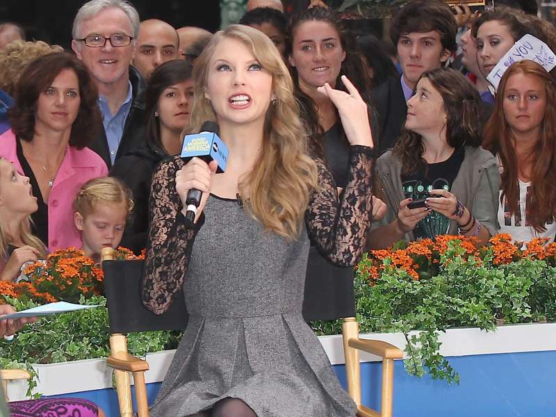 Taylor Swift On Good Morning America  Wallpaper