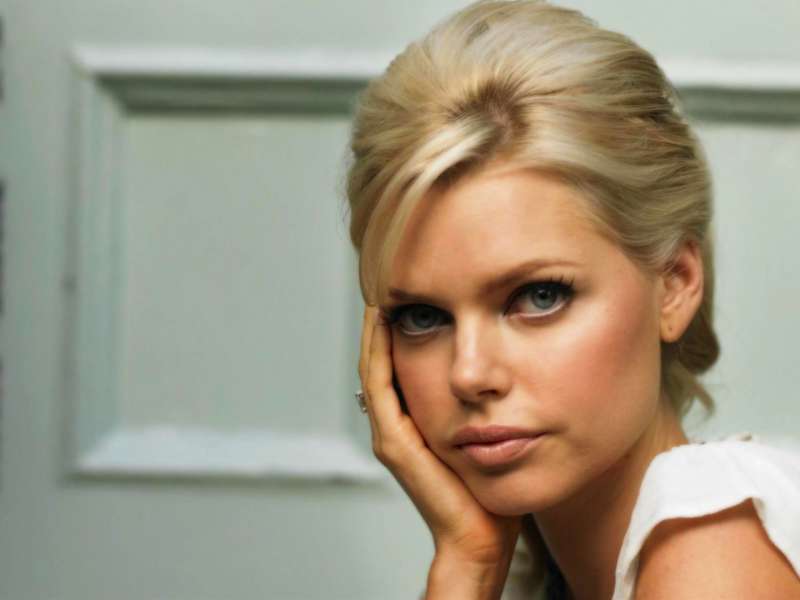 Sophie Monk Wallpaper