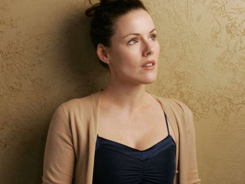 Kathleen Robertson Wallpaper