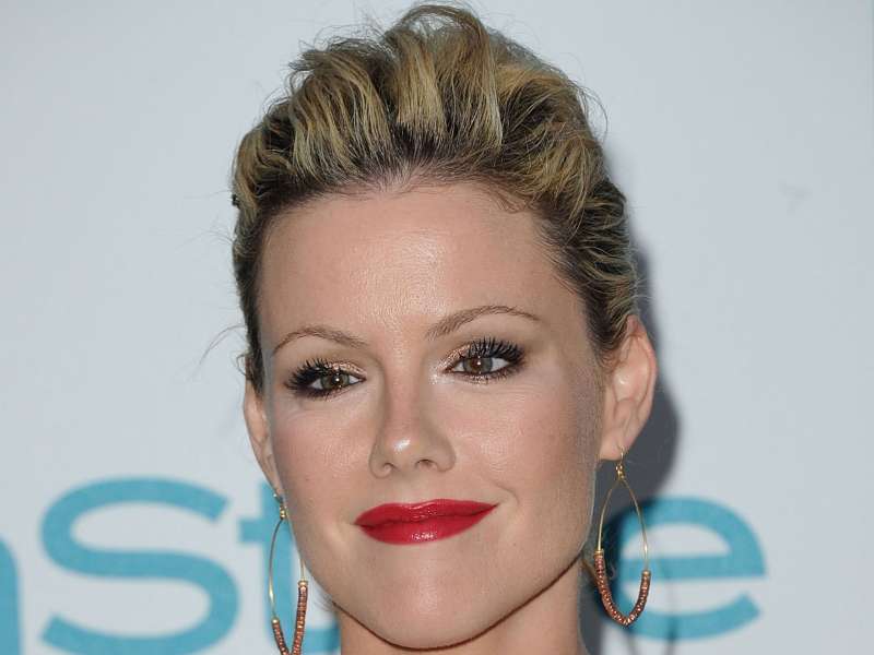 Kathleen Robertson Wallpaper