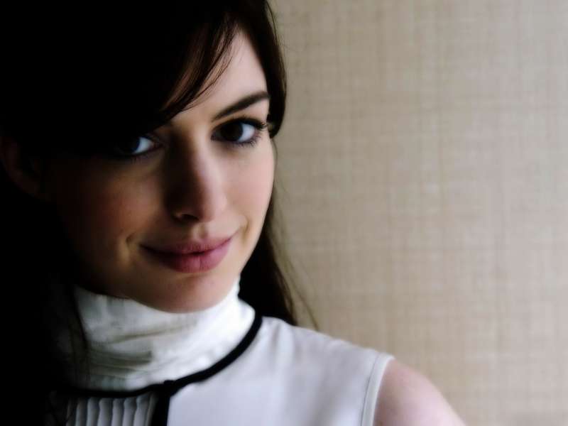 Anne Hathaway Wallpaper