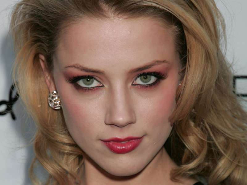 Amber Heard Wallpaper