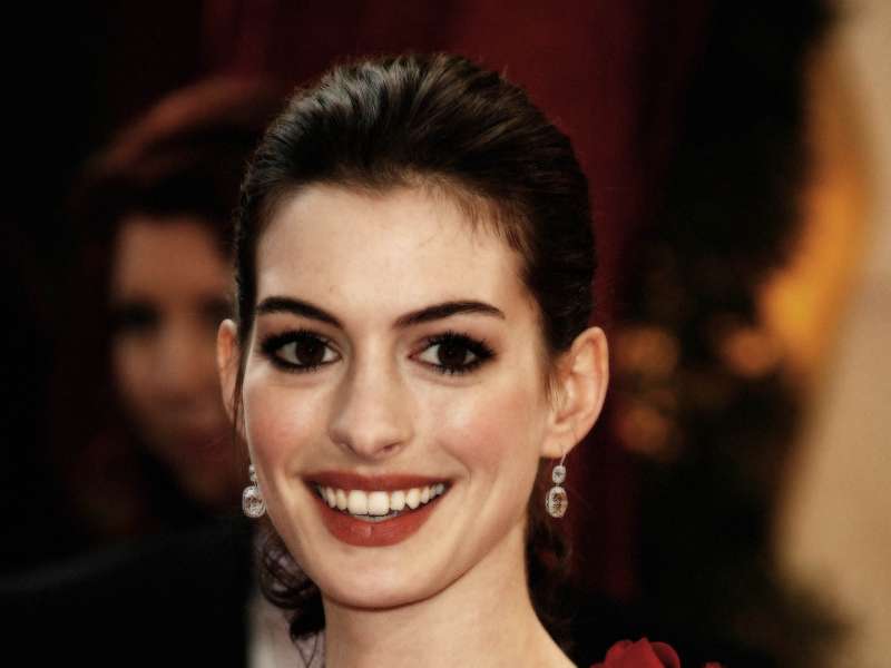 Anne Hathaway Wallpaper