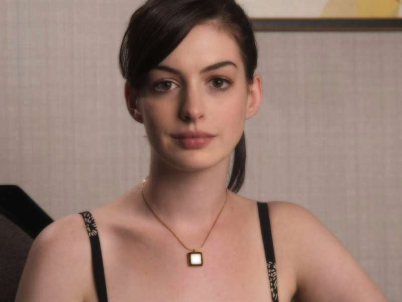 Anne Hathaway Wallpaper