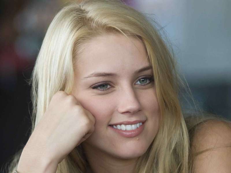 Amber Heard Wallpaper