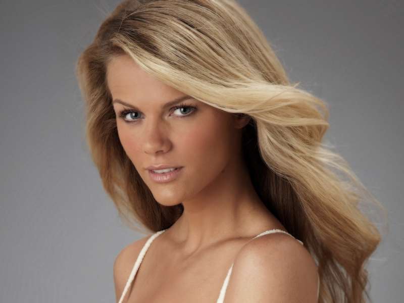 Brooklyn Decker Wallpaper