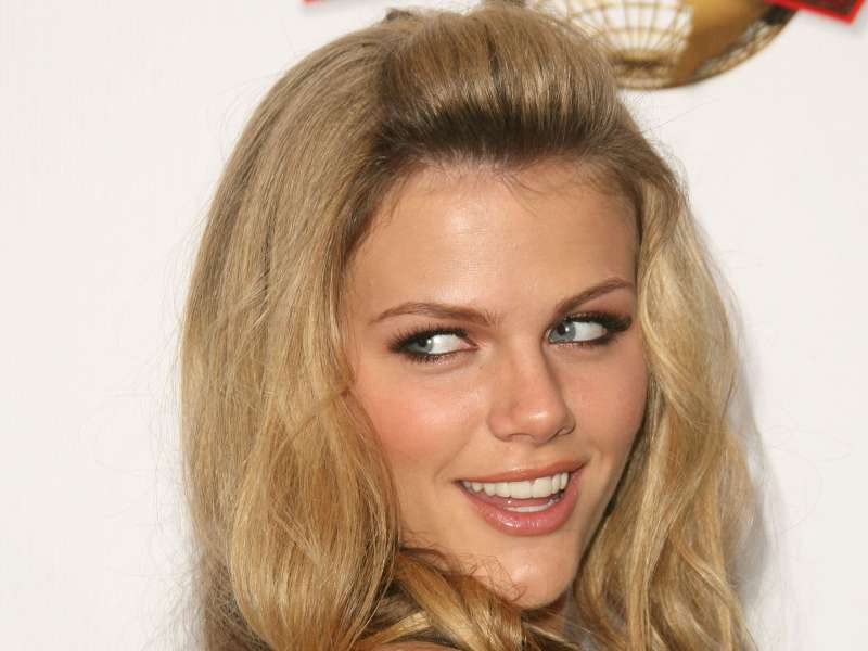 Brooklyn Decker Wallpaper