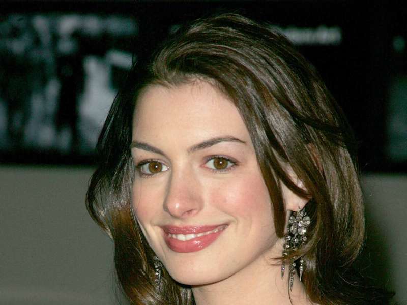 Anne Hathaway Wallpaper