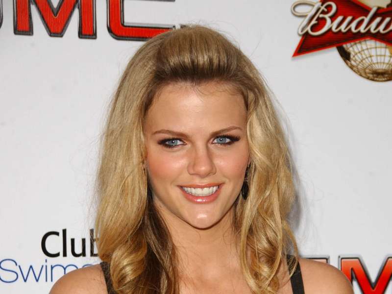 Brooklyn Decker Wallpaper