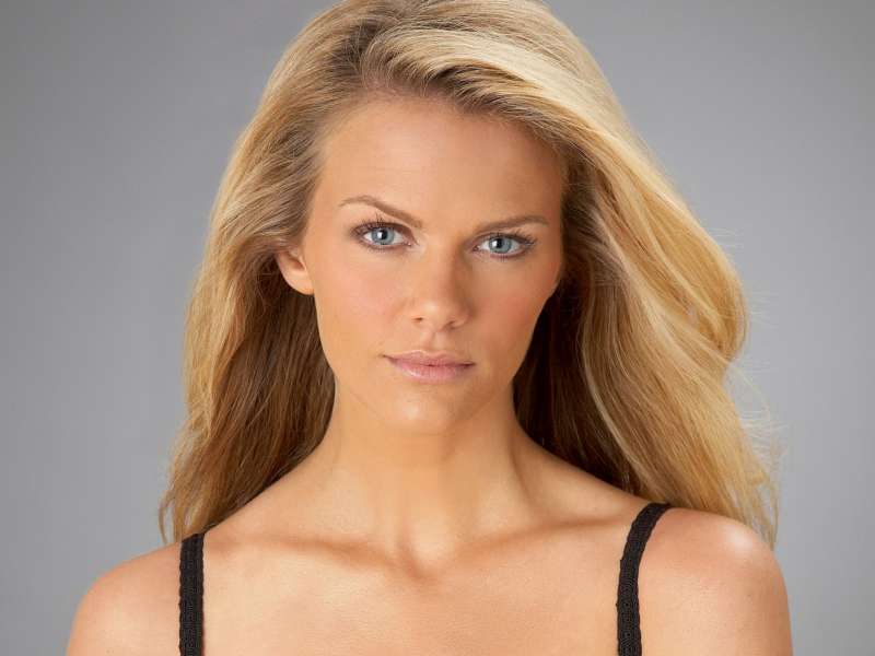 Brooklyn Decker Wallpaper