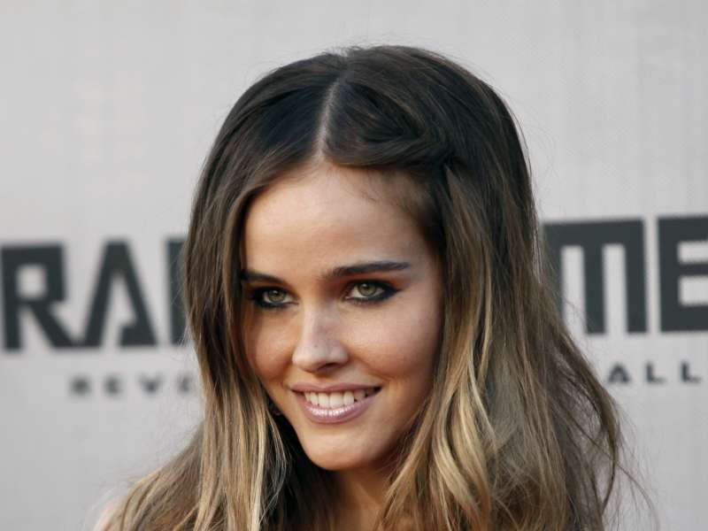 Isabel Lucas Wallpaper