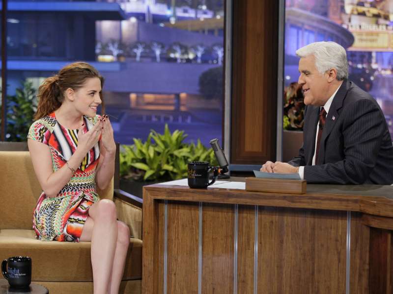 Kristen Stewart The Tonight Show With Jay Leno Appearance In Burbank Wallpaper