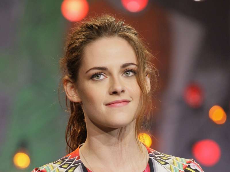 Kristen Stewart The Tonight Show With Jay Leno Appearance In Burbank Wallpaper