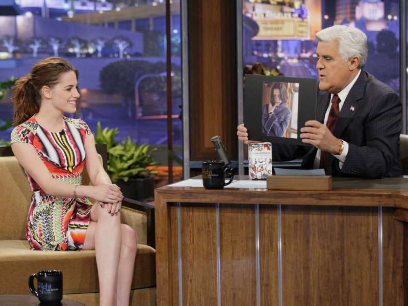 Kristen Stewart The Tonight Show With Jay Leno Appearance In Burbank Wallpaper