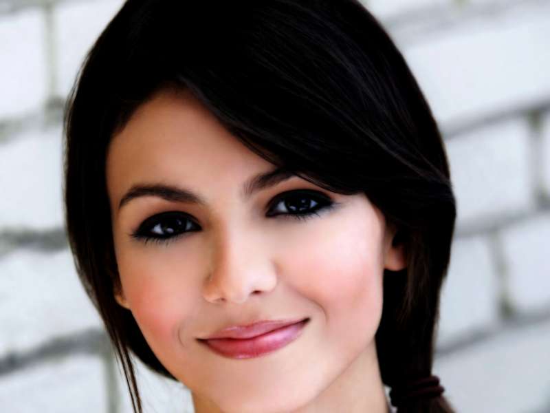 Victoria Justice Wallpaper