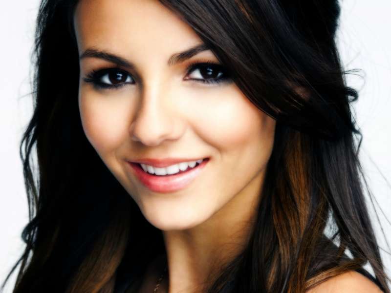 Victoria Justice Wallpaper