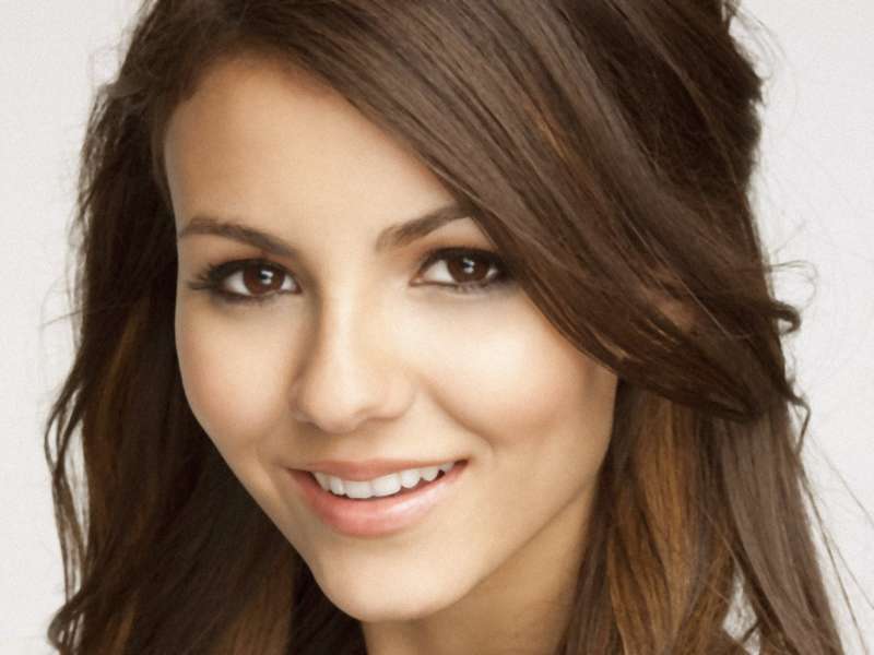 Victoria Justice Wallpaper