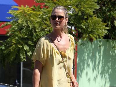 Ali Larter Shopping At Bel Bambino