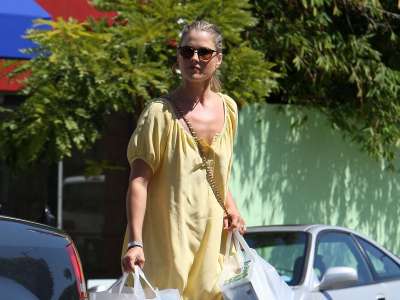 Ali Larter Shopping At Bel Bambino