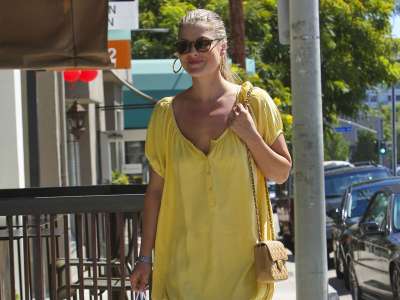 Ali Larter Shopping At Bel Bambino