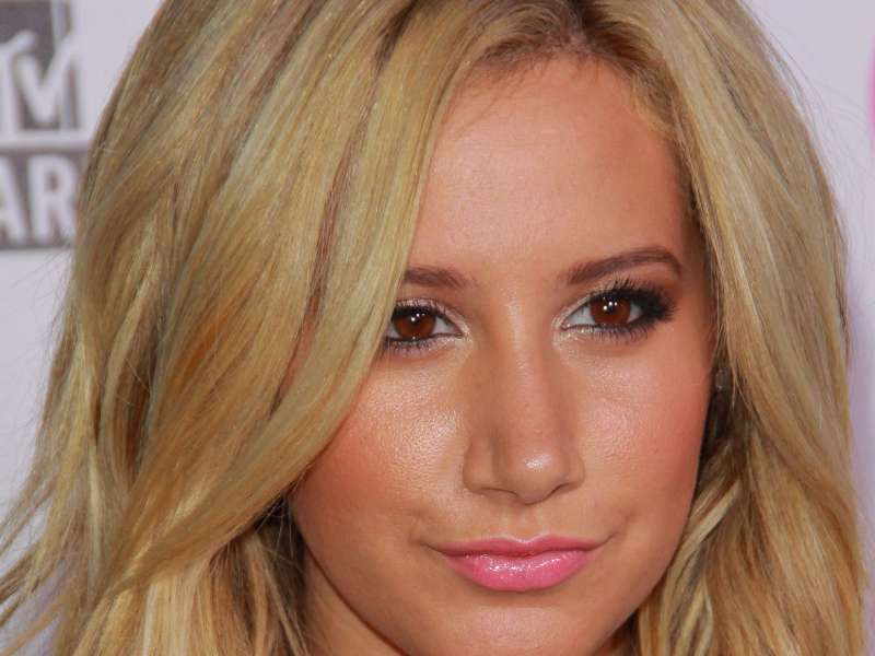 Ashley Tisdale At Sunset Tower Wallpaper