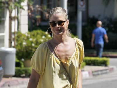 Ali Larter Shopping At Bel Bambino