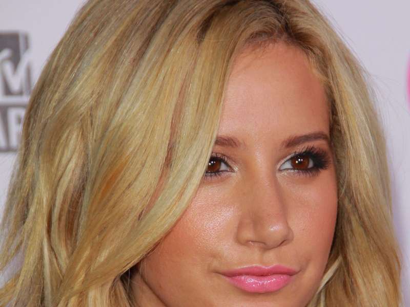 Ashley Tisdale At Sunset Tower Wallpaper