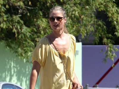 Ali Larter Shopping At Bel Bambino