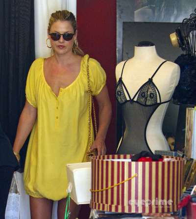 Ali Larter Shopping At Bel Bambino