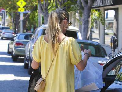 Ali Larter Shopping At Bel Bambino