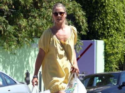 Ali Larter Shopping At Bel Bambino