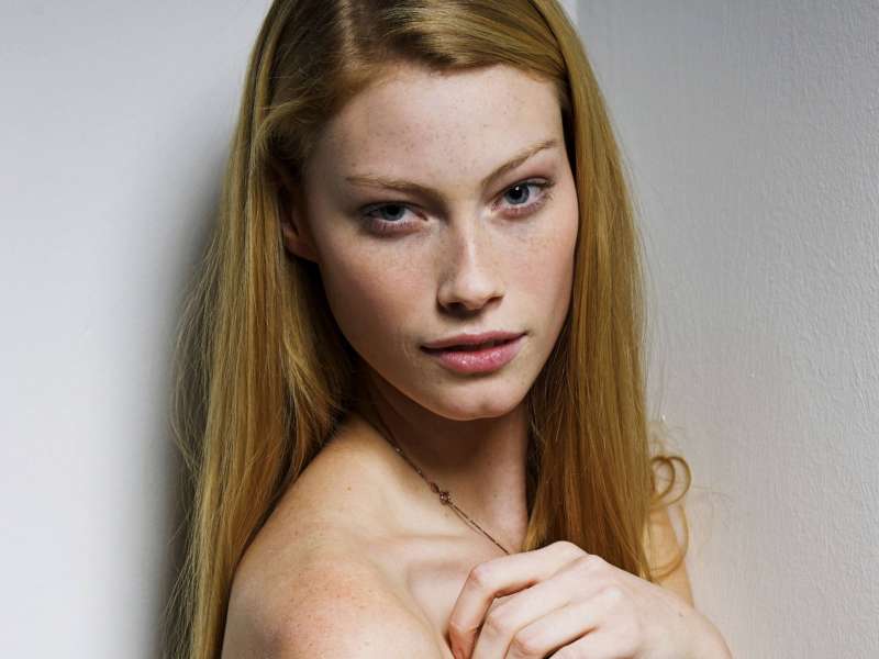 Alyssa Sutherland Wallpaper