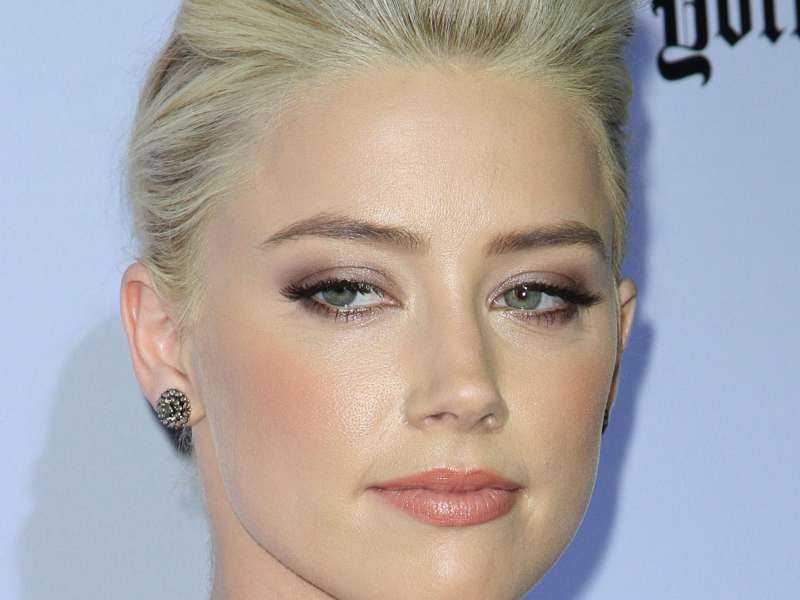 Amber Heard The Rum Diary Premiere Wallpaper