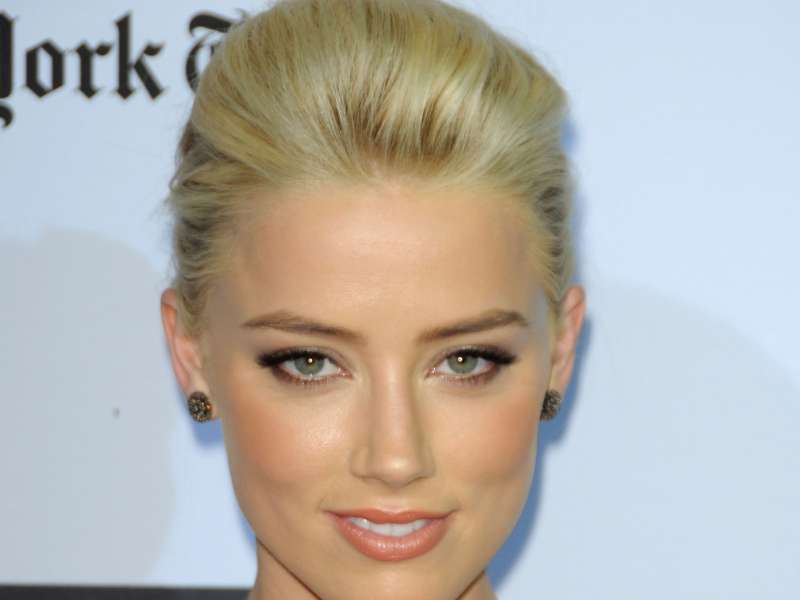 Amber Heard The Rum Diary Premiere Wallpaper