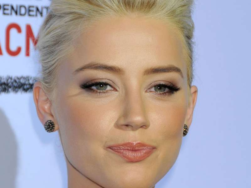 Amber Heard The Rum Diary Premiere Wallpaper