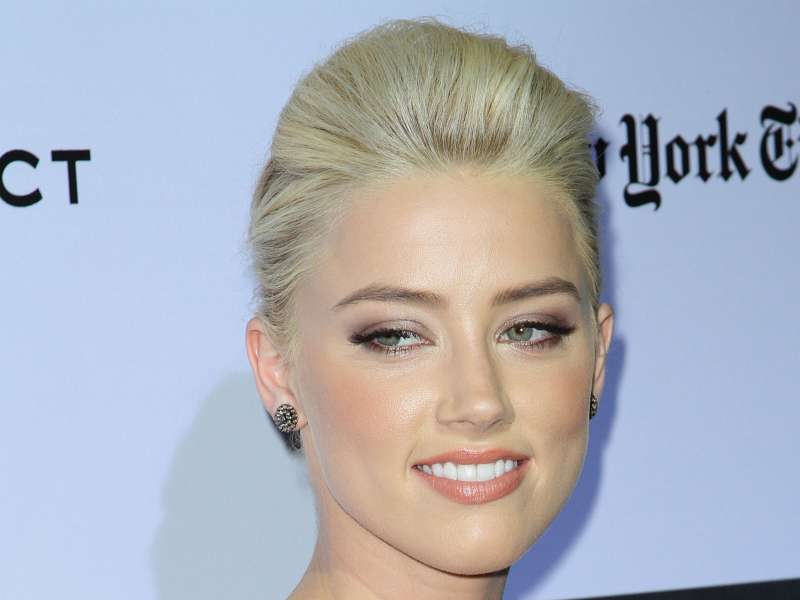 Amber Heard The Rum Diary Premiere Wallpaper