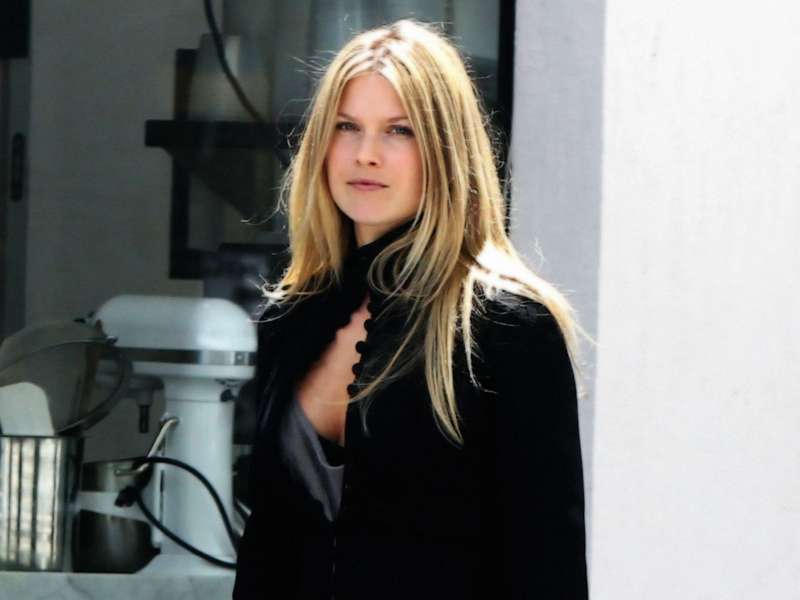 Ali Larter Shopping In La Wallpaper