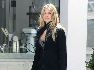 Ali Larter Shopping In La